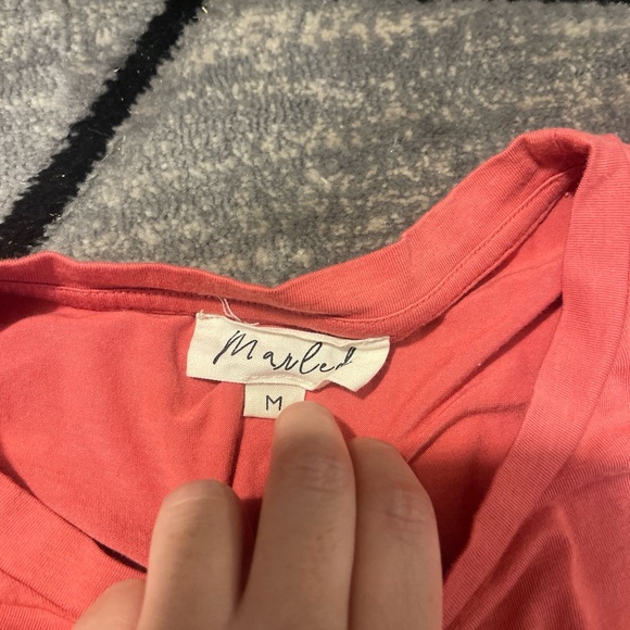 Marled Coral Women’s Tee with Rhinestone Detailing of Starfish and Shells - Picture 2 of 3